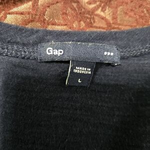 Gap sleevless shirt
